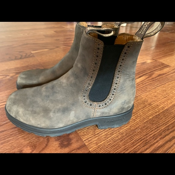 Rustic Brown Blundstones - Picture 2 of 6